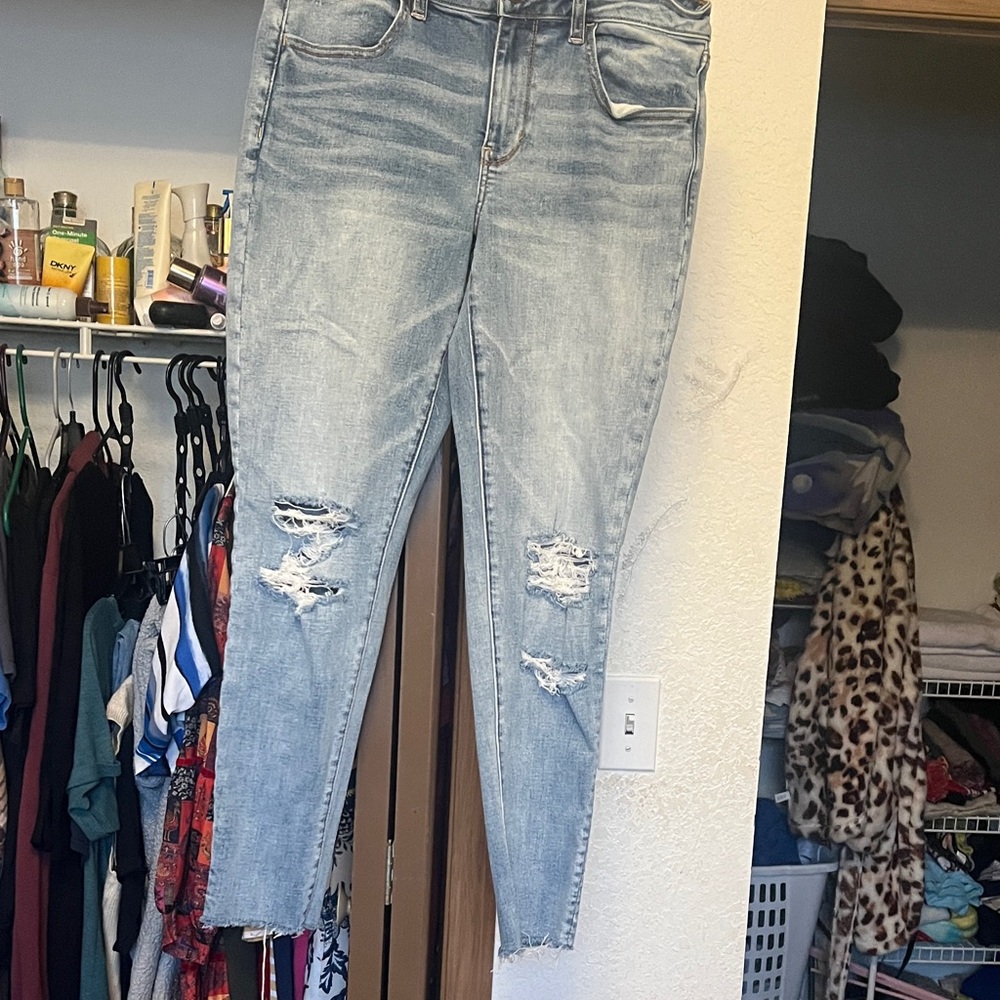 American Eagle Outfitters Light Blue Cropped Jeans